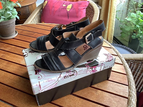 Product image 1 of 5