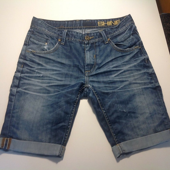 Product image 1 of 3