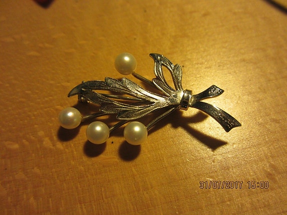 Product image 1 of 2