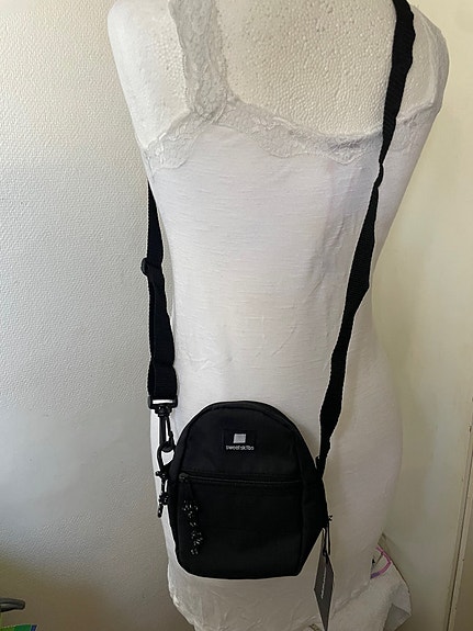 Product image 1 of 9