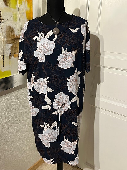 Product image 1 of 8