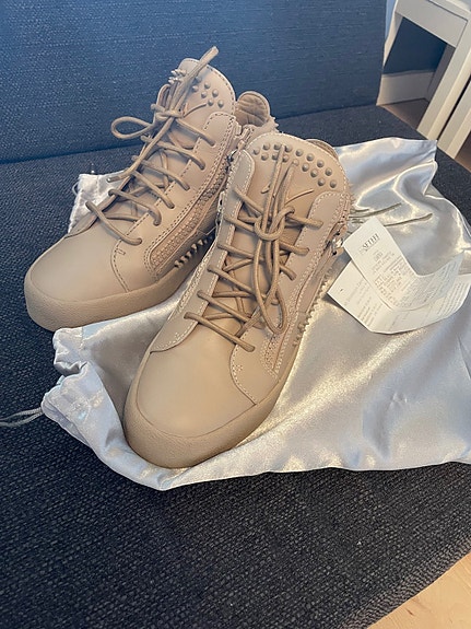 Product image 1 of 4