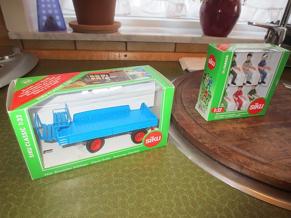 Product image 1 of 3