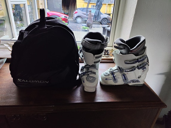 Product image 1 of 2