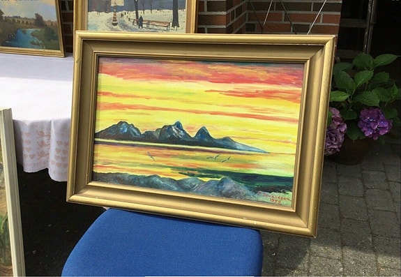 Product image 1 of 2