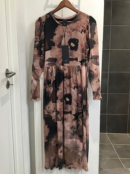 Product image 1 of 8