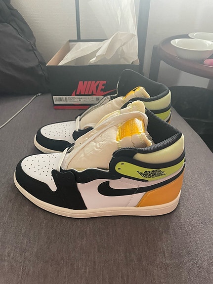 Product image 1 of 3