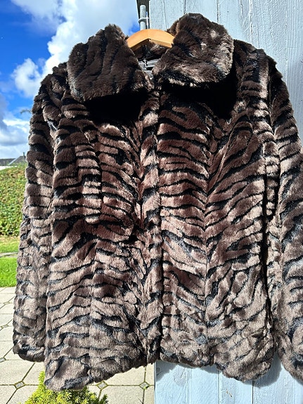 Product image 1 of 7