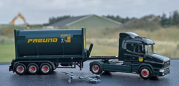 Product image 1 of 3