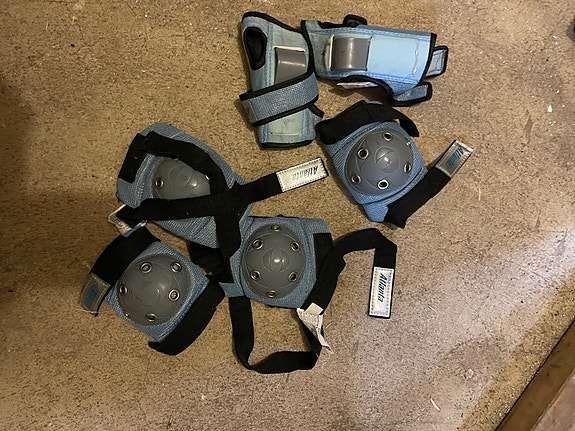 Product image 1 of 3