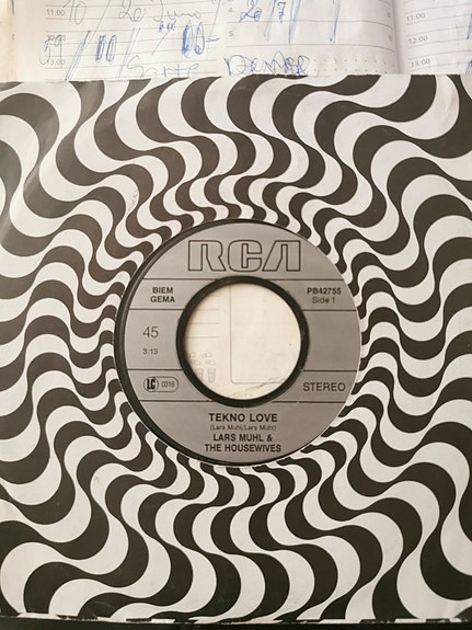 Product image 1 of 2