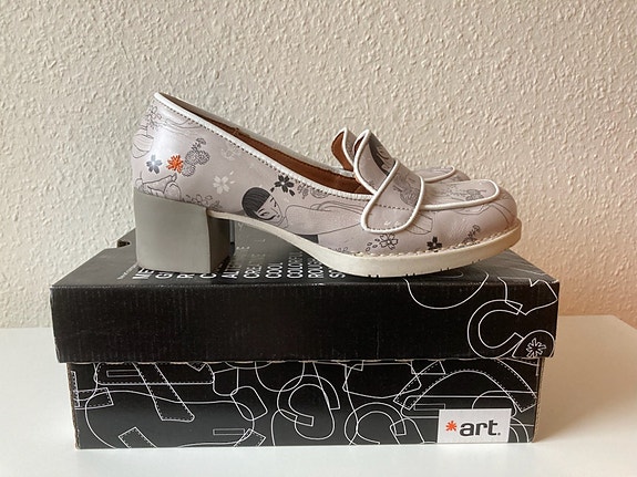 Product image 1 of 2