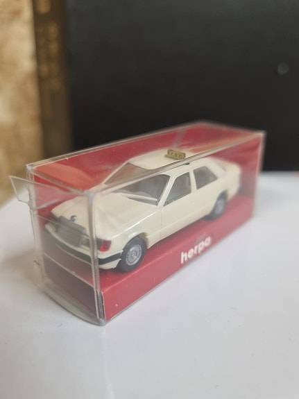 Product image 1 of 8