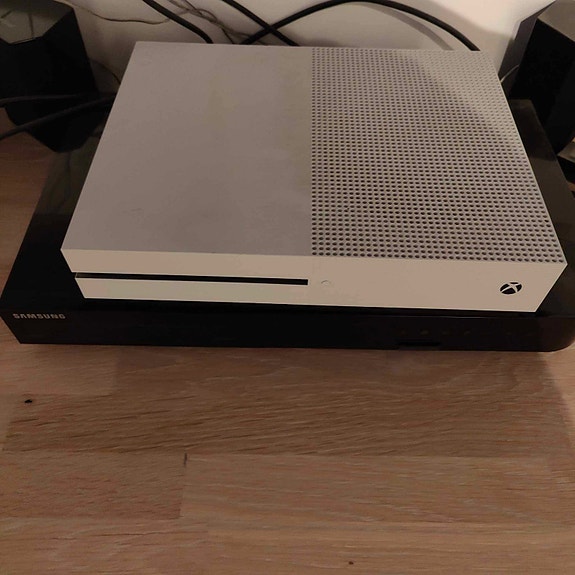 Product image 1 of 4