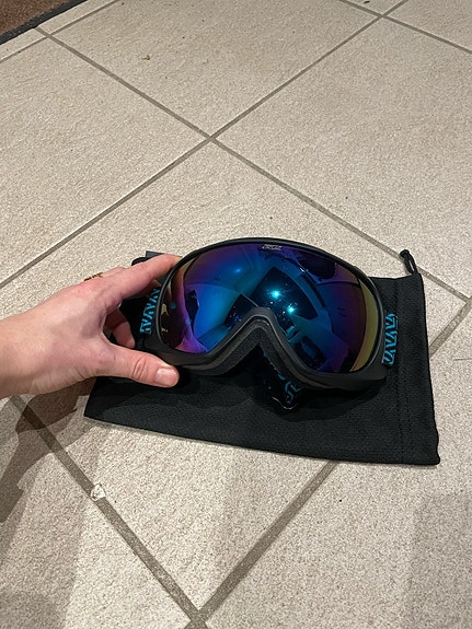 Product image 1 of 3