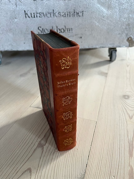 Product image 1 of 8