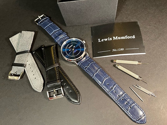 Product image 1 of 8