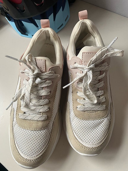 Product image 1 of 4
