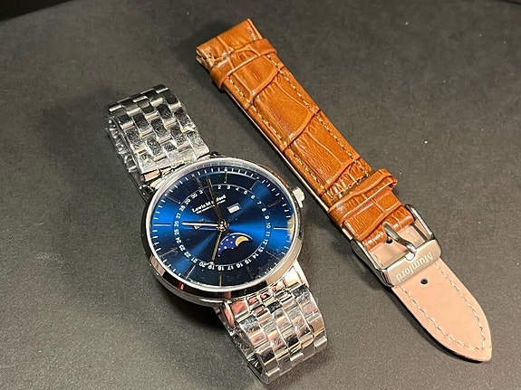 Product image 1 of 8