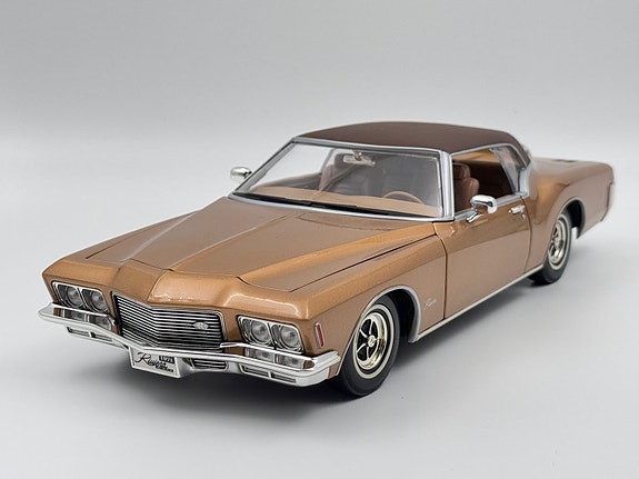 Product image 1 of 8