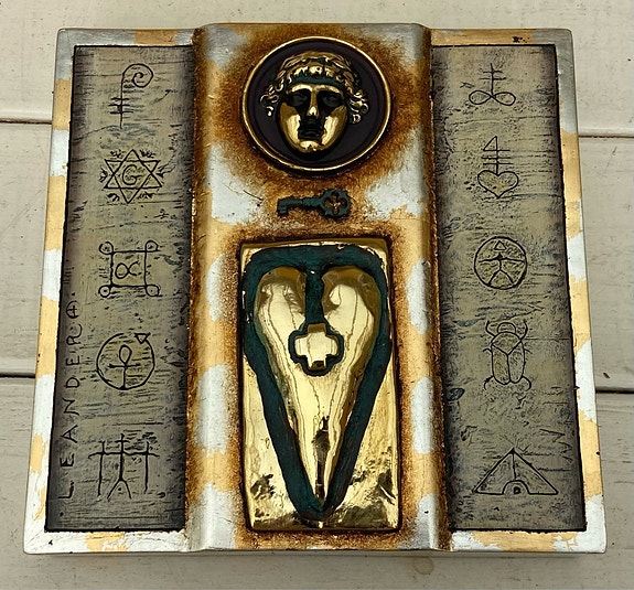 Product image 1 of 2