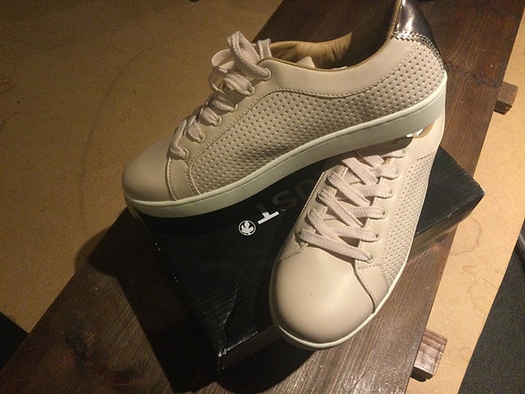 Product image 1 of 3