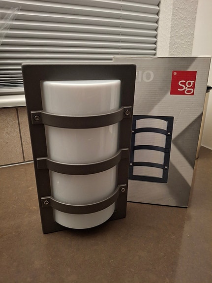 Product image 1 of 2