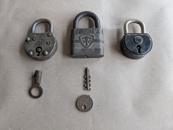 Product image 1 of 2