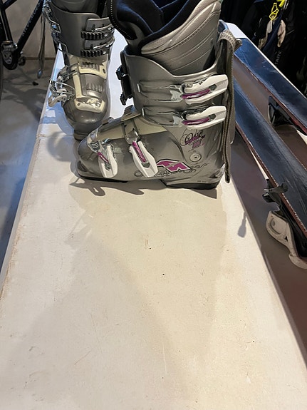 Product image 1 of 2