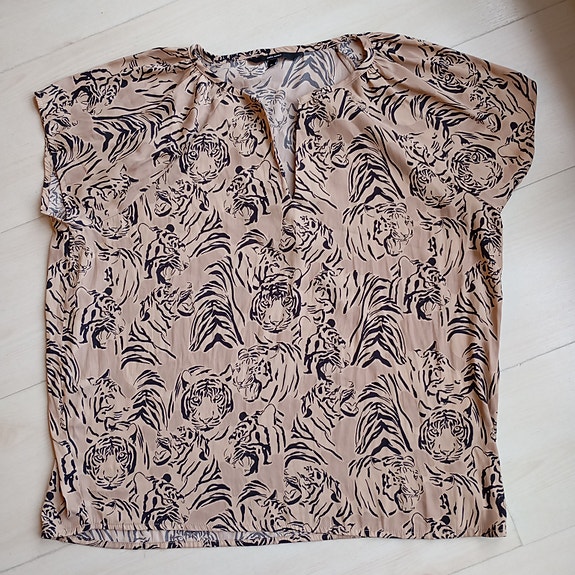 Product image 1 of 9