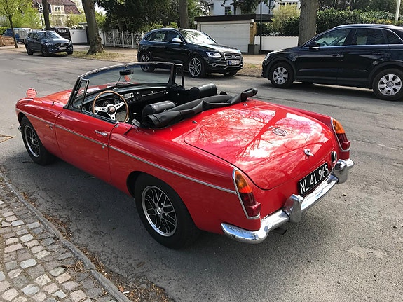 MG B 1965 photo 2