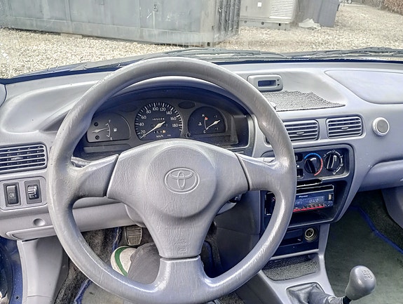 Toyota Starlet 1998 photo 2