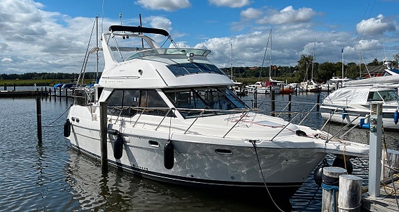 Bayliner 3587