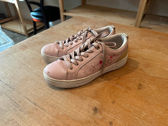 Product image 1 of 7