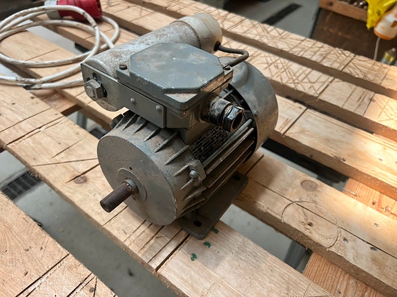 Product image 1 of 5