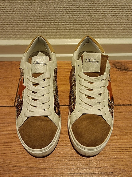 Product image 1 of 3