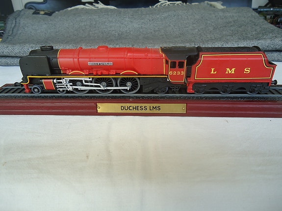 Product image 13 of 33