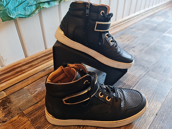 Product image 1 of 3