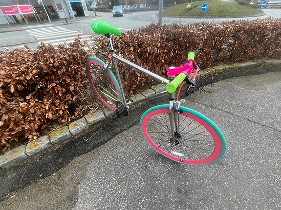 Product image 1 of 6