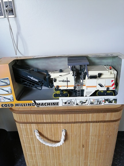 Product image 1 of 4