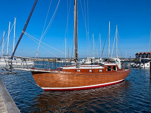 Mahogni yacht   *  Helt unik  *   Yderst velholdt overalt    *    Godt udstyret