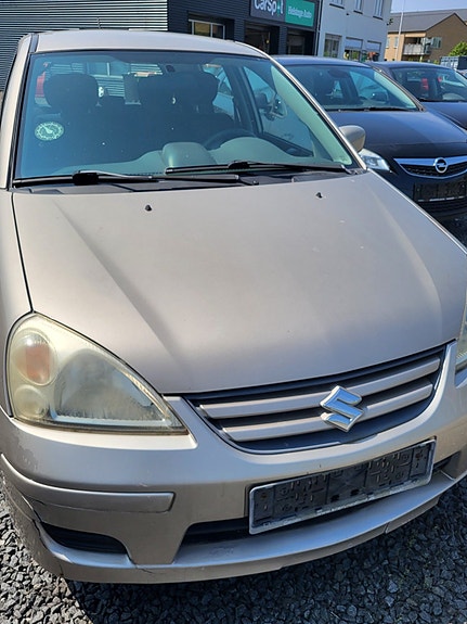 Suzuki Liana