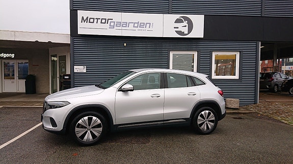 Mercedes EQA250+
