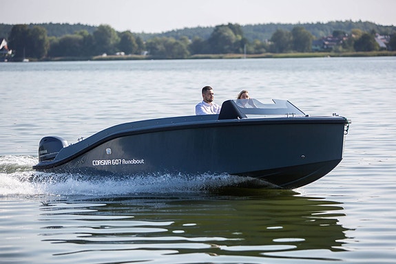 Corsiva 607 Runabout - 25 HK Yamaha/Udstyr 2025