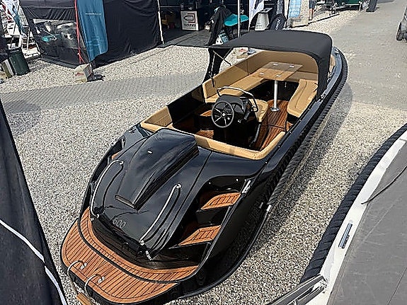 NY GENTLEMAN´S  LAUNCH 600XL FLOT UDSTYT