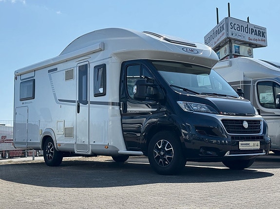 LMC Breezer 737 BlackLine