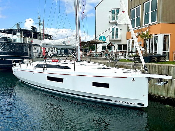 Beneteau Oceanis 37.1