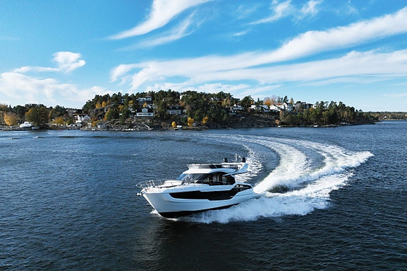 Galeon 440 Fly – En ny æra af luksus til søs
Denne Galeon 440 Fly fra 2024 re...