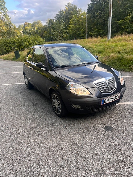 Lancia Ypsilon