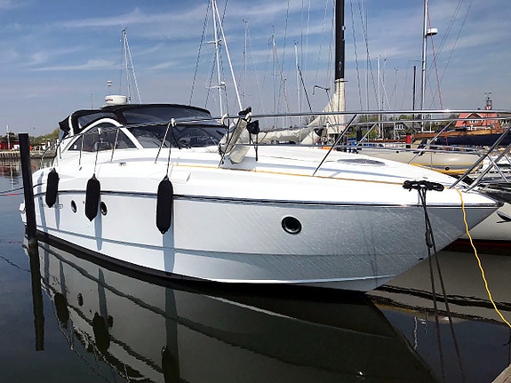 Beneteau Monte Carlo 37 Sports Cruiser 2008 Volvo Penta D4-260 EVC - Akterprop